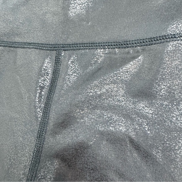 Aerie Offline Hugger Black Crackled Faux Leather Legging Size Medium - Picture 3 of 6